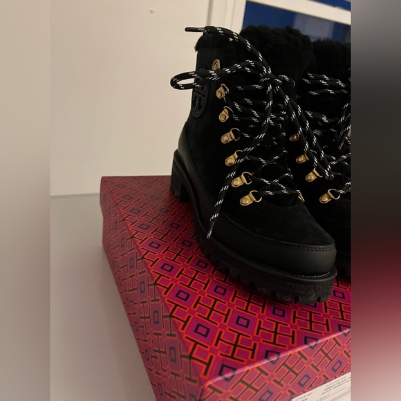 NWT Tory Burch Thea Lug Sole Boots in Original Box Size 7 - Picture 5 of 12